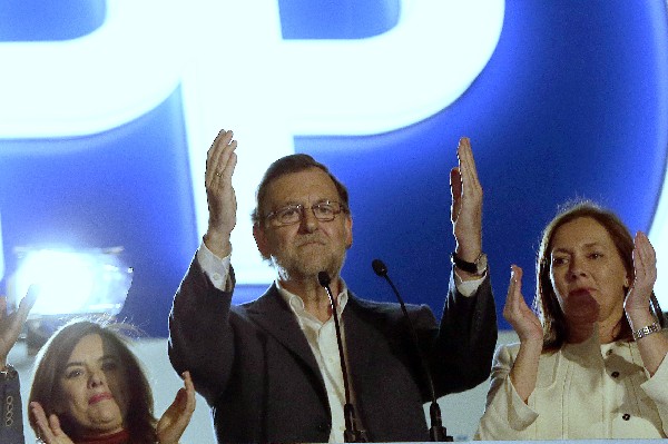Mariano Rajoy, se dirige a sus simpatizantes. (Foto Prensa Libre: AP)
