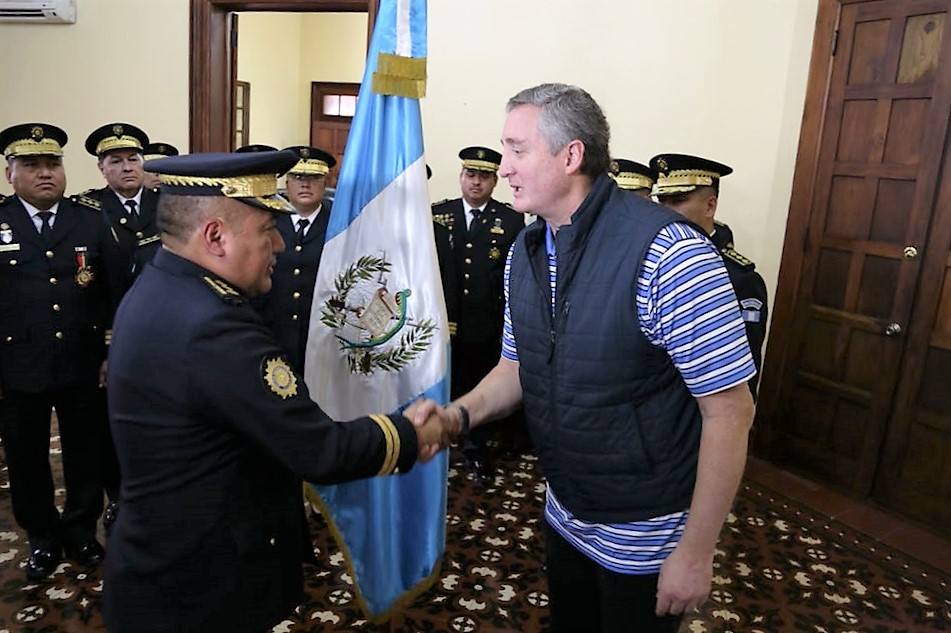 El comisario Carlos Roberto Tohom Esconar fue designado subdirector de Operaciones de la PNC. (Foto Prensa Libre: Mingob)