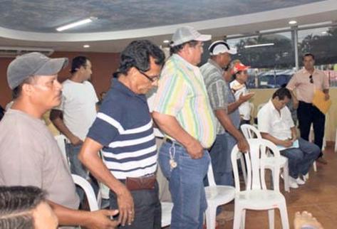 Pobladores de Tiquisate abandonan el diálogo con Energuate, en la sede de la Gobernación de Escuintla, porque el viernes se dio otro apagón.