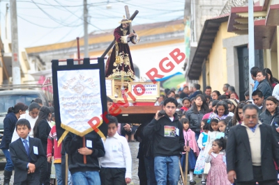 Procesión infantil recorre calles de Quetzaltenango. (Foto Prensa Libre: Alejandra Martínez)