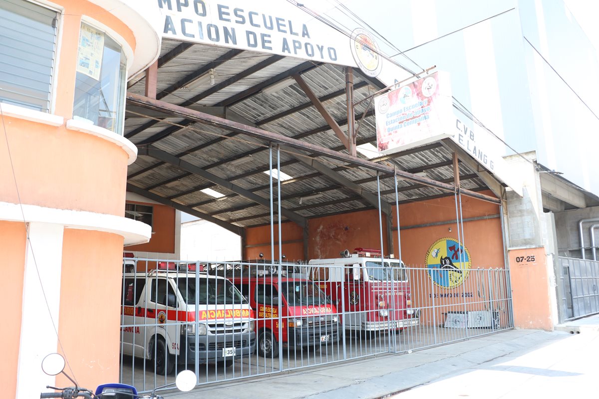 Estación de Bomberos Voluntarios de la zona 3 de Quetzaltenango que ha afrontado problemas por la falta de personal. (Foto Prensa Libre: Carlos Ventura)