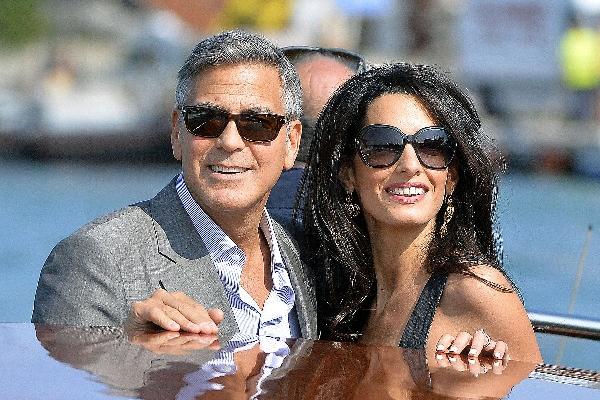 Clooney y su prometida llegan a Venecia para boda. (Foto Prensa Libre: EFE)