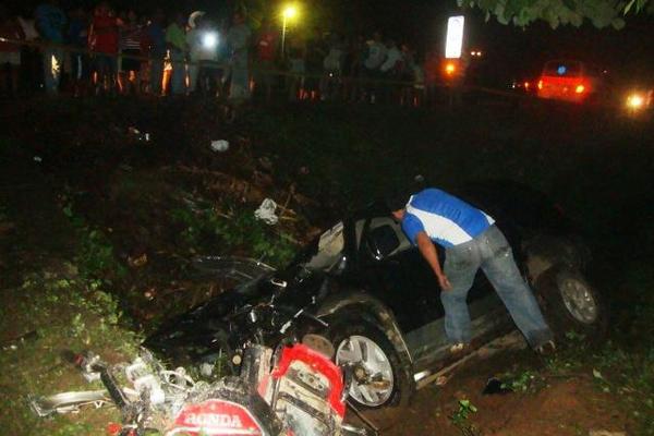 El accidente se registró en el sitio conocido como Astillero de Chiquimulilla. (Foto Prensa Libre: Oswaldo Cardona)<br _mce_bogus="1"/>