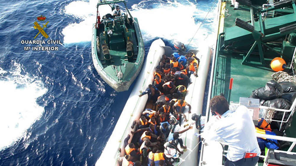 Rescatan a ocho mil migrantes en el Mediterráneo  