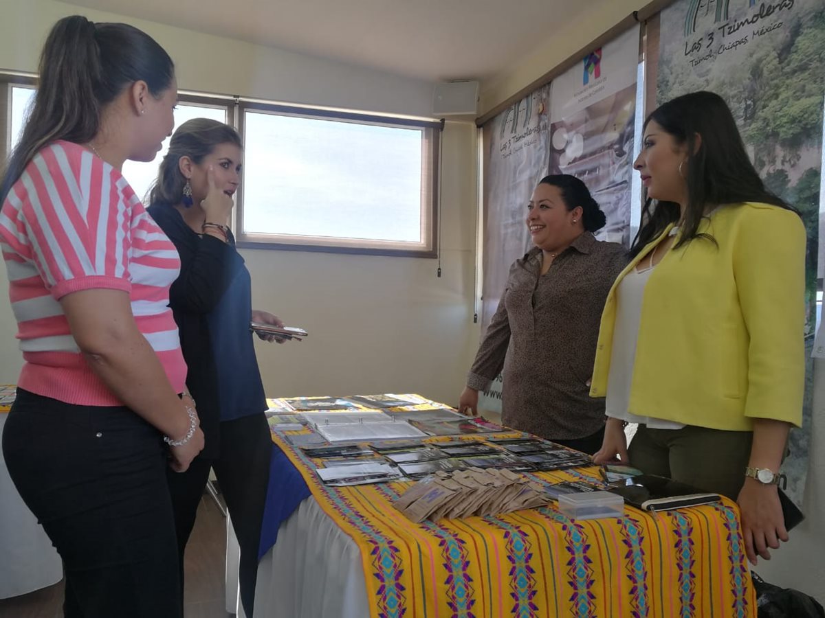 En el intercambio se brindó información de hoteles, restaurantes y otros negocios involucrados con el turismo en Chiapas. (Foto Prensa Libre: Fred Rivera)