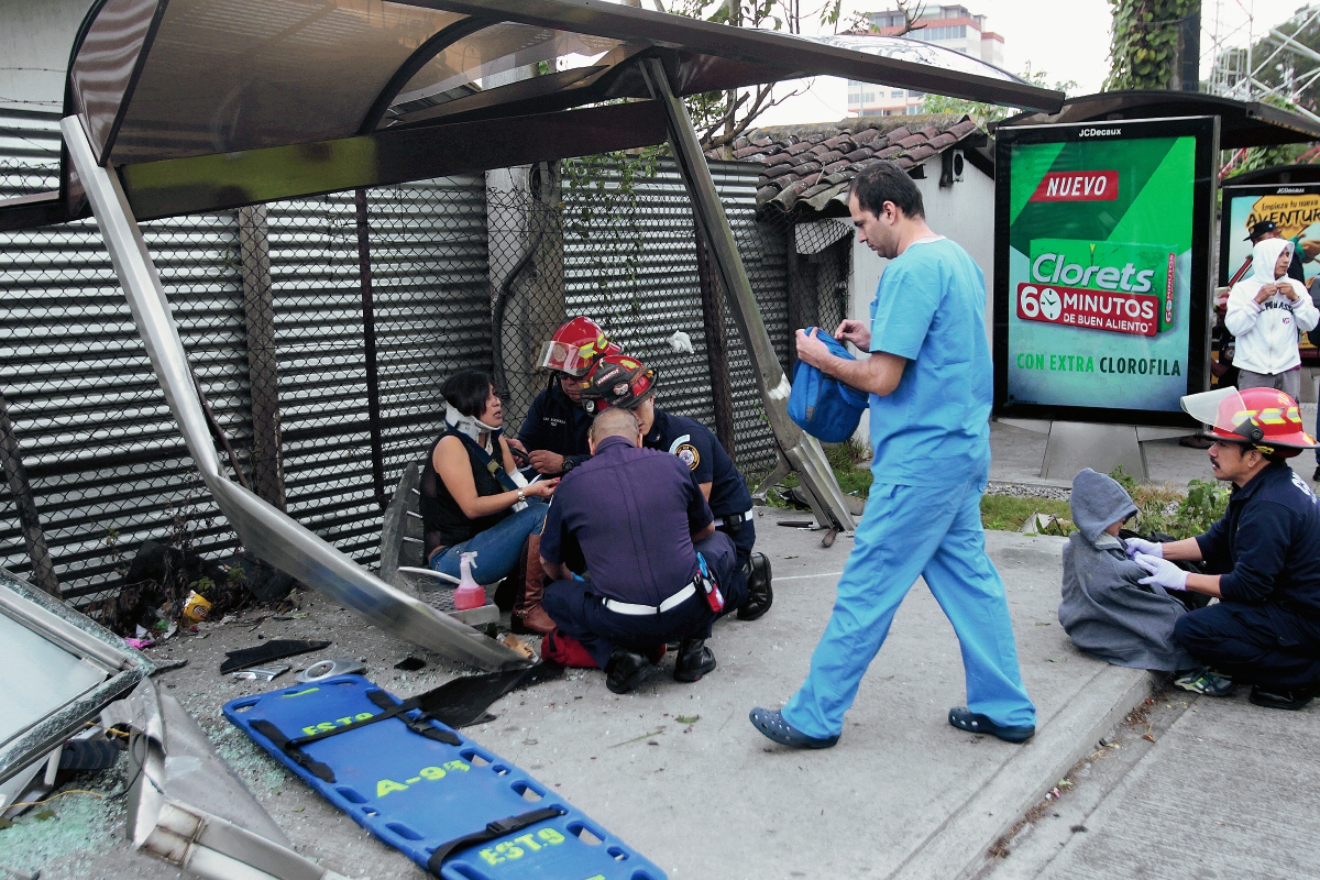 Los accidentes de tránsito también son recurrentes en la ruta a El Salvador informaron cuerpos de socorro ( Foto Prensa Libre: Hemeroteca PL)