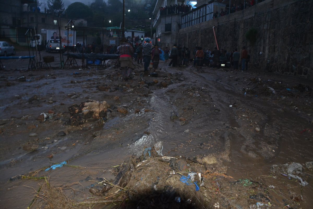 Inundación en Sololá. (Foto Prensa Libre: Édgar René Sáenz)