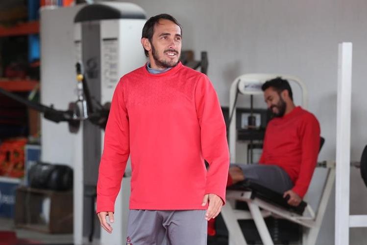 El uruguayo Gastón Puerari estará fuera durante dos semanas por una nueva lesión muscular. (Foto Prensa Libre: Hemeroteca)