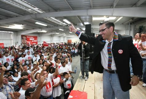 Manuel Baldizón se dirije a los jóvenes de su partido. (Foto Prensa Libre: Carlos Sebastián)
