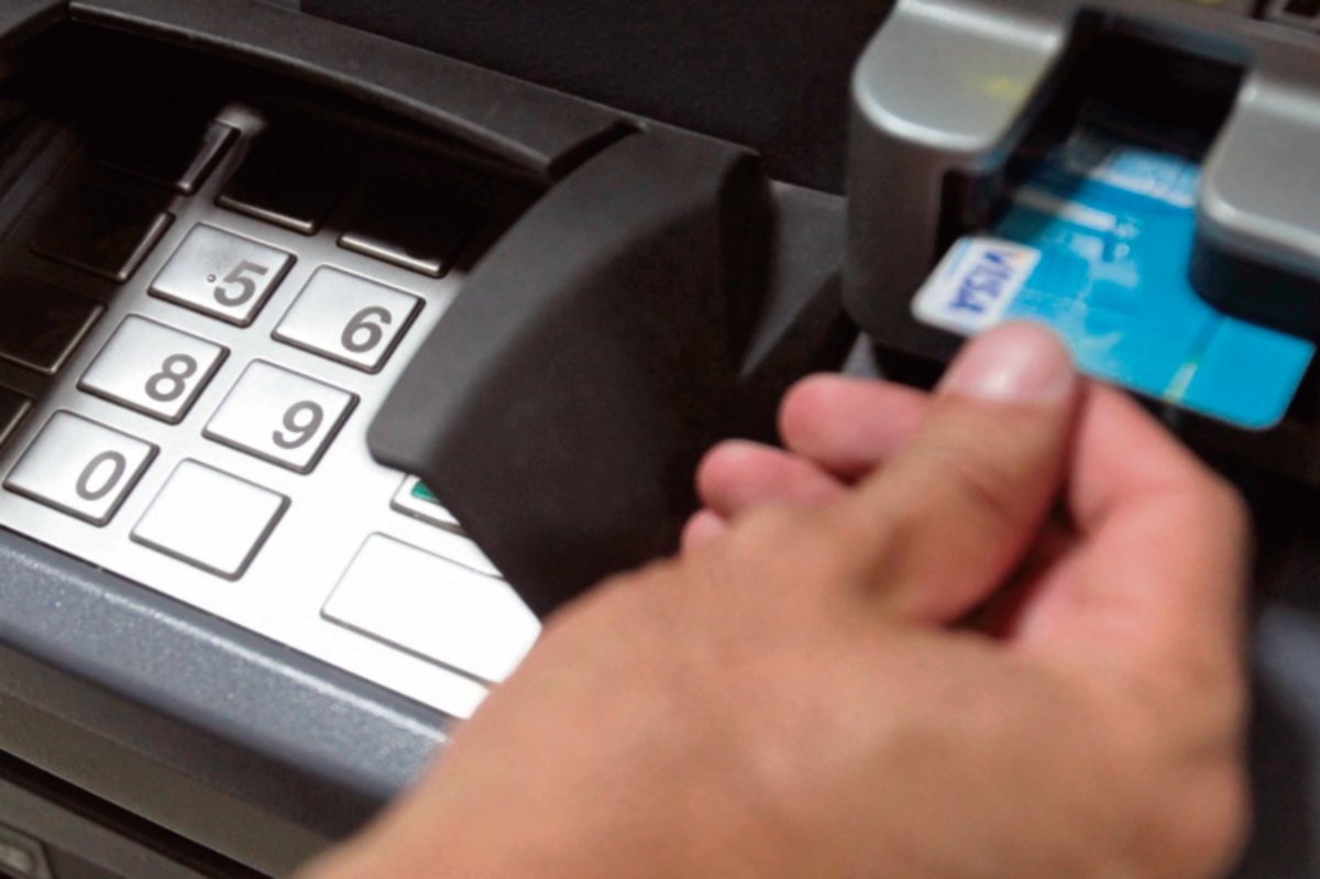 El 20.3% de los puntos de acceso a servicios financieros son cajeros automáticos con 4 mil 120 dispensadores. (Foto Prensa Libre: PAULO RAQUEC) 