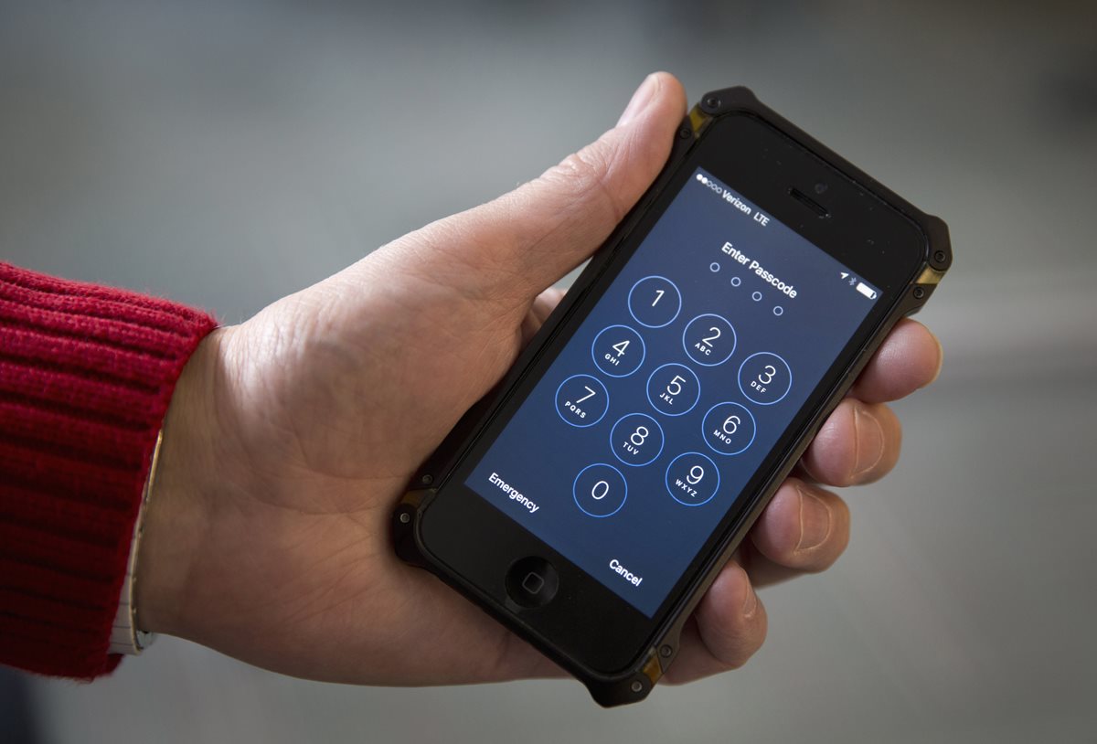 Apple no está obligada a hackear un teléfono a solicitud del gobierno. (Foto Prensa Libre: AP).