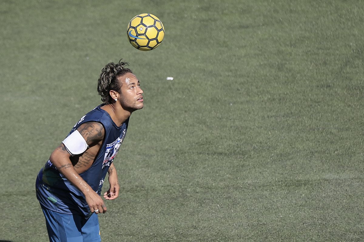 Neymar es uno de los pilares de esta regenerada selección brasileña. (Foto Prensa Libre: EFE)