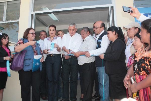 La vicepresidenta Roxana Baldetti y el presidente Pérez Molina inauguran instalaciones, en febrero.
