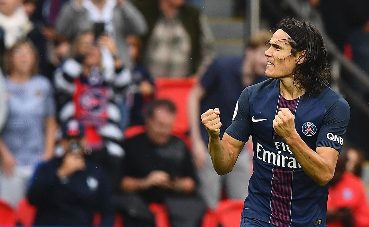 Edinson Cavani vuelve a ser contundente para guiar al PSG a la victoria. (Foto Prensa Libre: AFP)
