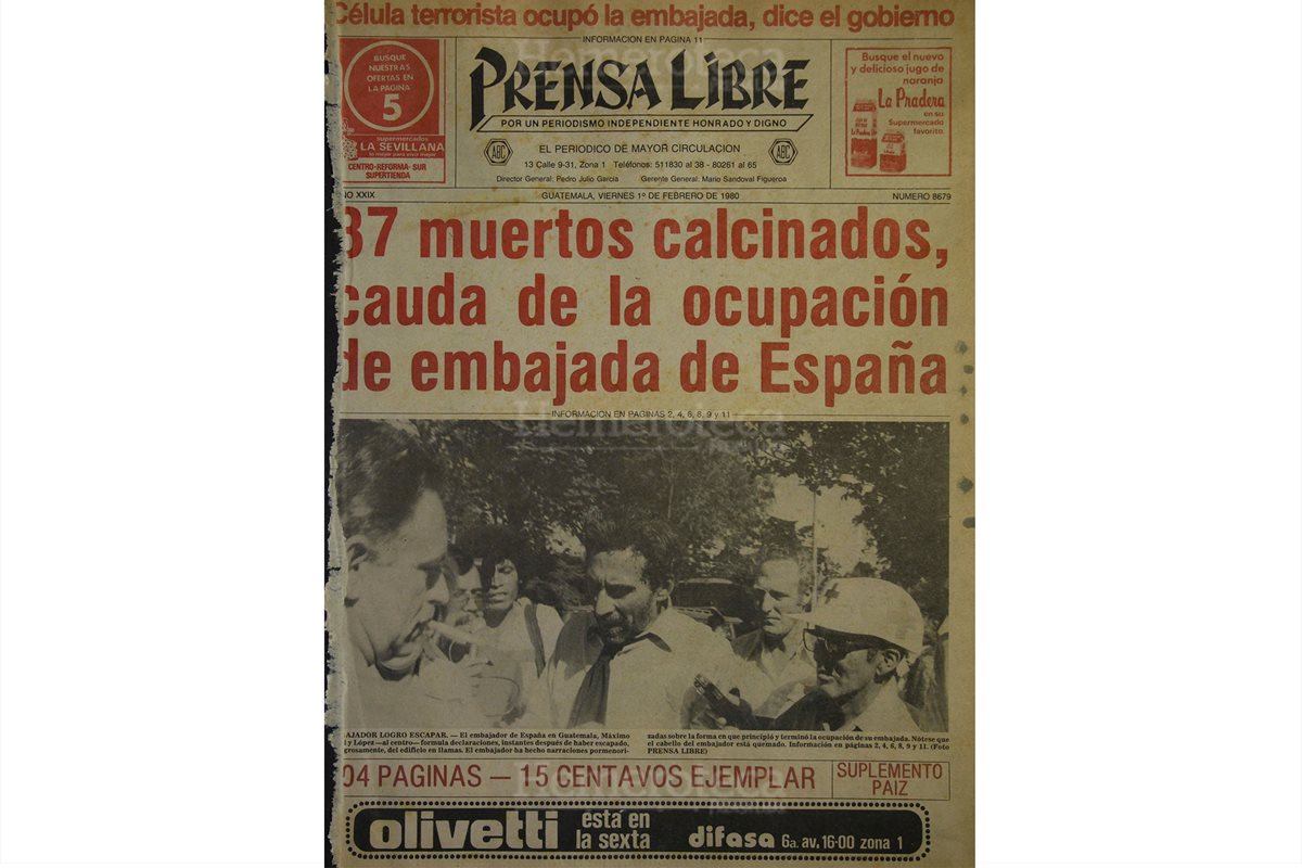 Portada del 01/02/1980 el embajador de España en Guatemala, Máximo Cajal y López, sale de la sede diplomática luego del incendio. (Foto: Hemeroteca PL)