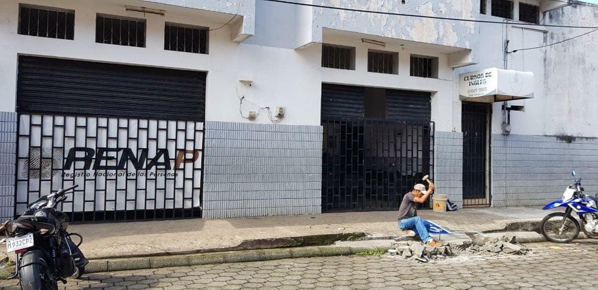 La rampa en la sede del Renap de Coatepeque fue inaugurada el martes último y causó polémica por un acto protocolario. (Foto Prensa Libre: Cortesía Vivian Sandoval)