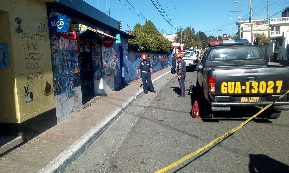 Un hombre disparó al dependiente de una tienda en Fraijanes. (Foto Prensa Libre: Érick Ávila)