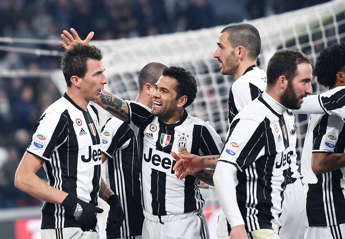 Así festejaron los jugadores de la Juventus en la contundente victoria. (Foto Prensa Libre: EFE)