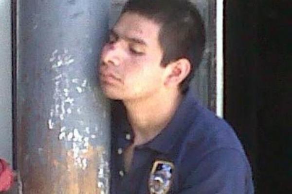 Un hombre en estado de ebriedad lapidó a su padre, por lo que fue vapuleado por vecinos. (Foto Prensa Libre: Oscar Figueroa)<br _mce_bogus="1"/>