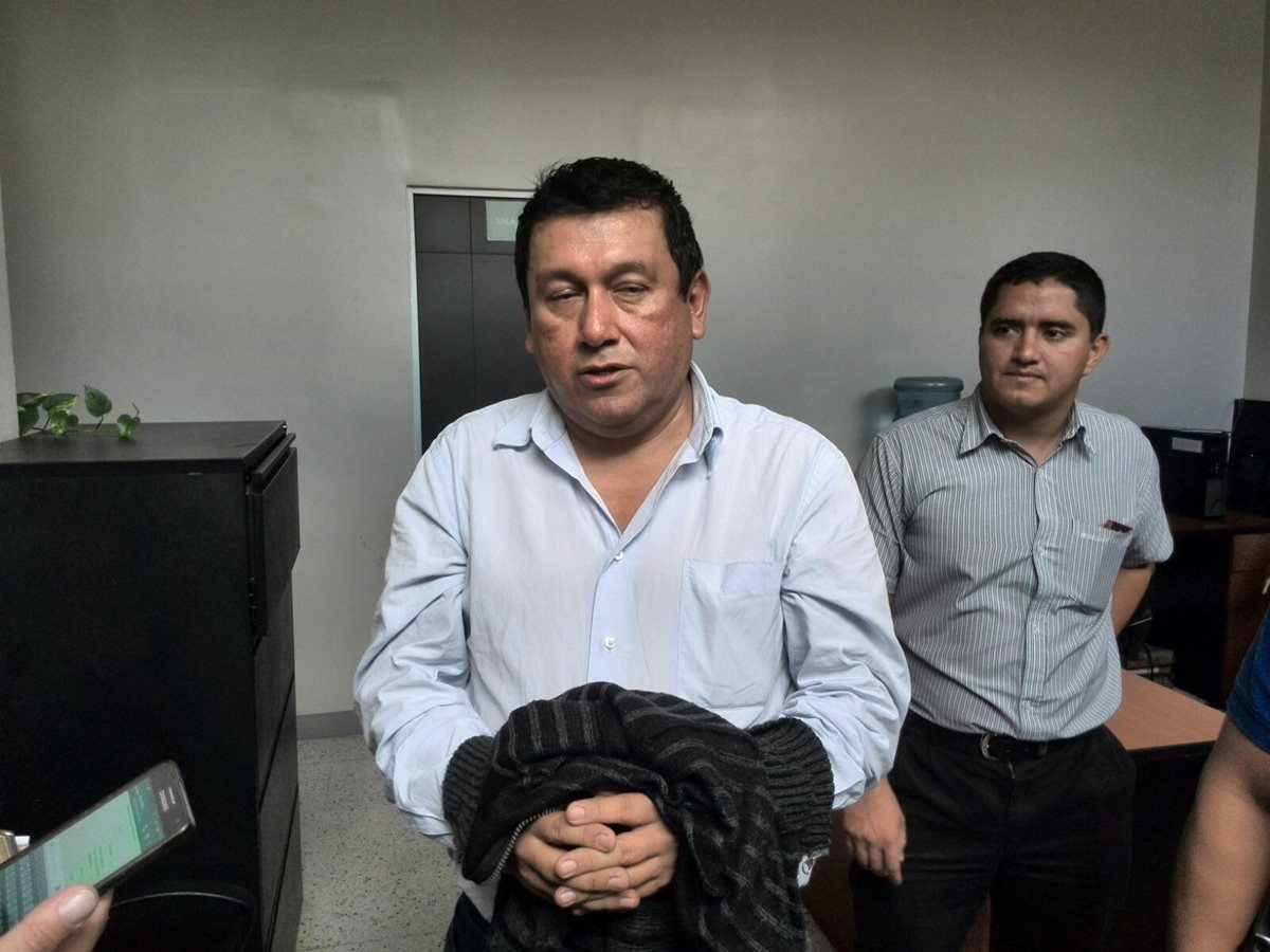 Jorge Jiménez, vocero de la municipalidad de Mixco, fue capturado acusado de abusar sexsualmente a una menor. (Foto Prensa Libre: Estuardo Paredes)