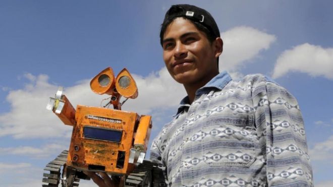 A sus 18 años ya es todo un genio de la robótica, pero sueña con mucho más. (REUTERS/DAVID MERCADO)