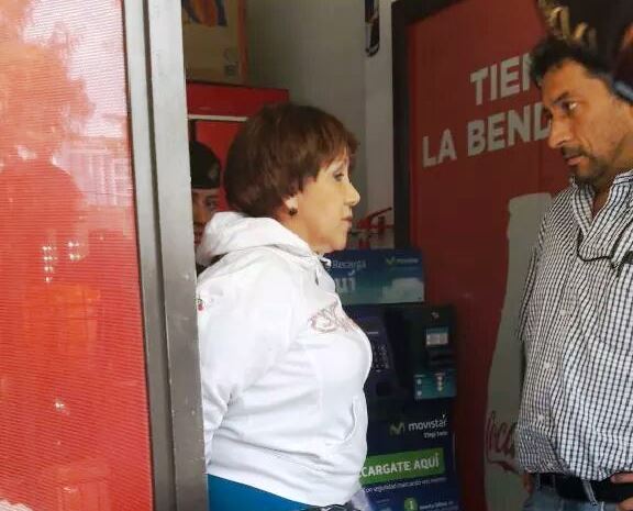 Esta foto fue tomada cuando la magistrada Blanca Stalling fue detenida en una abarrotería de la zona 9.