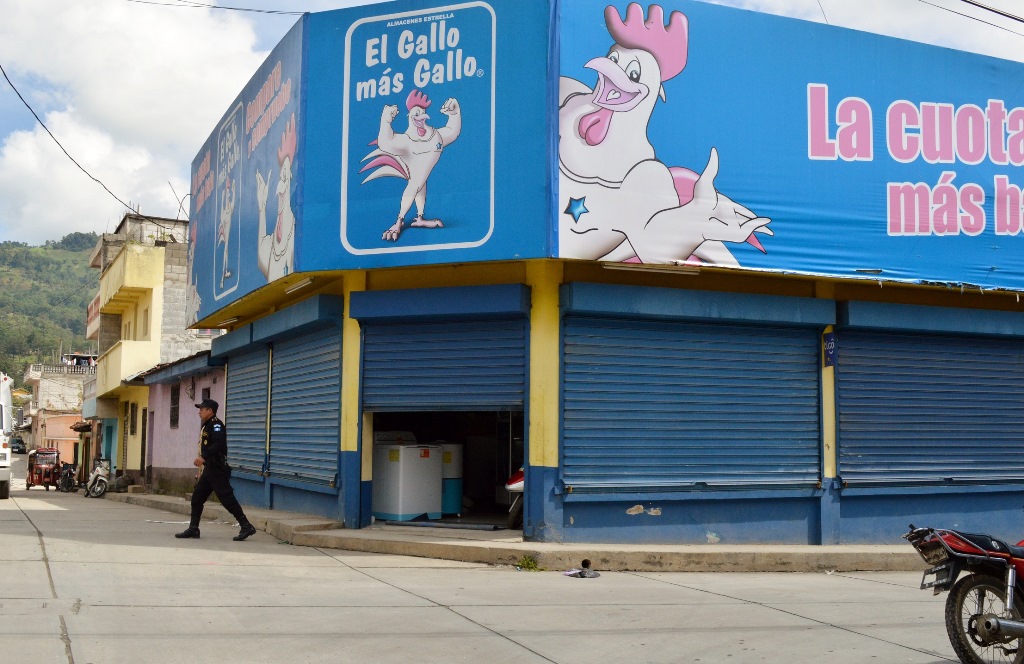Comercio es saqueado en San Miguel Uspantán, Quiché, cuyas pérdidas oscilan en Q30 mil. (Foto Prensa Libre: Óscar Figueroa)