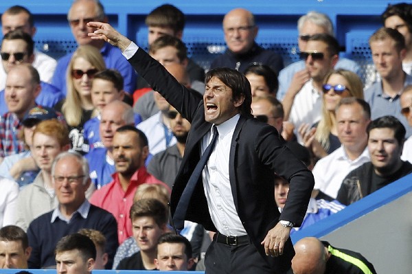 Antonio Conte y el Chelsea buscará contra el Arsenal ganar la Copa FA. (Foto Prensa Libre: AFP).