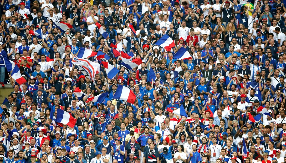 La afición francesa celebra en el estadio Luzhnikí de Moscú, Rusia.