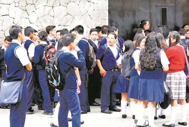 Algunos centros educativos de la capital están en el programa Escuelas Seguras del Ministerio de Gobernación. (Foto Prensa Libre: Hemeroteca PL)