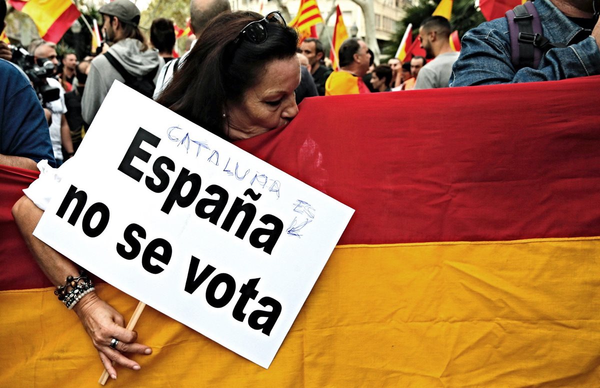 Manifestación en Barcelona contra el referendo catalán.(EFE)