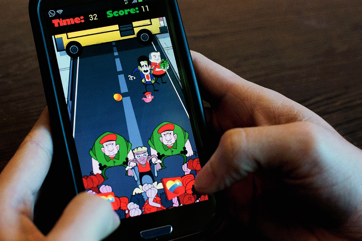 El objetivo de "Maduro Mango Attack" es acumular puntos lanzando la fruta tropical al líder socialista mientras él huye por la pantalla.Foto Prensa Libre:AP