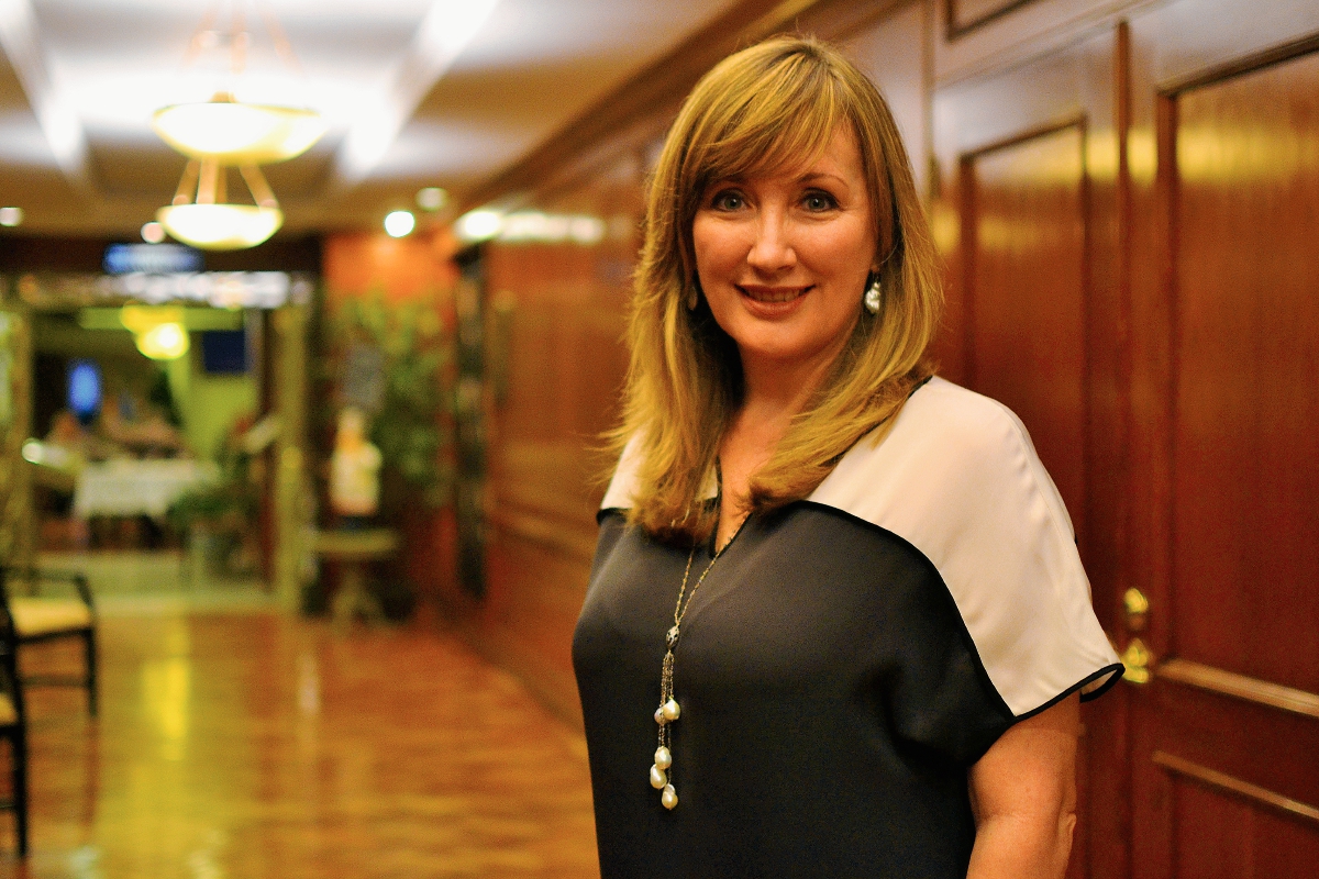 La escritora mexicana Sofía Segovia, visitó recientemente nuestro país, para presentar su libro “El Murmullo de las abejas”. (Foto Prensa Libre: Ángel Elías).