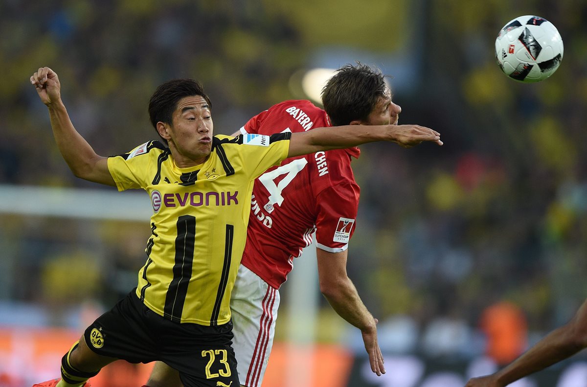 El japonés Shinji Kagawa marcó un doblete para el gigante alemán en el primer tiempo (8, 33). (Foto Prensa Libre: AFP)