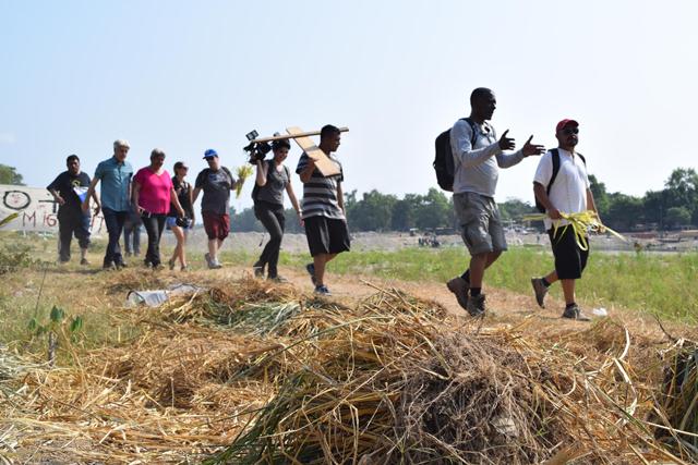 Larga caminata del viacrucis del migrante para llegar a EE. UU. (Foto Prensa Libre: EFE)