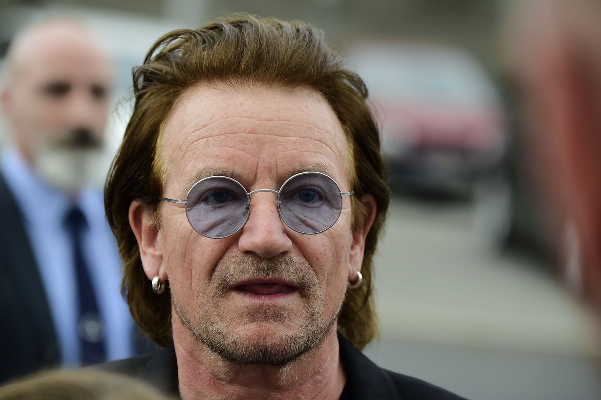 Bono se vio obligado a cancelar el concierto del pasado 1 de septiembre en Berlín luego de que perdiera su voz. (Foto Prensa Libre: AFP).