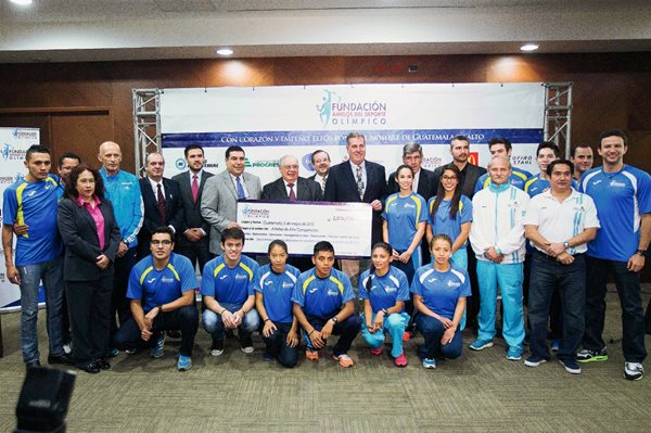 La Fundación Amigos del Deporte Olímpico, (FADO) entregó Q 2 millones 519 mil 776 para la preparación de atletas destacados. (Foto Prensa Libre: Norvin Mendoza).