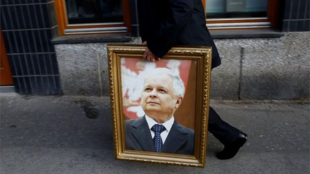 El expresidente polaco Lech Kaczynski murió junto a varias figuras de su gobierno en un accidente aéreo en 2010. REUTERS