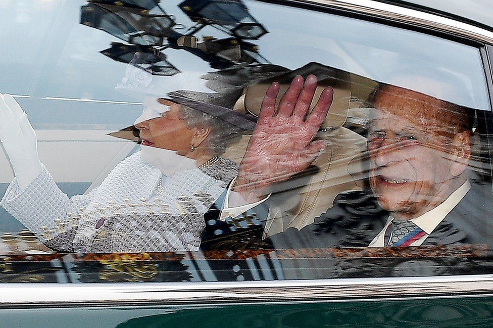 El príncipe Felipe, esposo de la reina Isabel II, anunció el 4 de mayo que se retirará de sus tareas oficiales en otoño. El duque de Edimburgo, quien cumplirá 96 años el próximo mes, llevará a cabo sus compromisos hasta agosto, pero no aceptará más invitaciones oficiales. FACUNDO ARRIZABALANGA / EPA