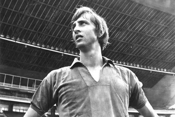 El holandés Johan Cruyff es el creador de un estilo que ha sobresalido en su selección, el Ajax y el Barcelona. (Foto Prensa Libre: AS Color)<br _mce_bogus="1"/>