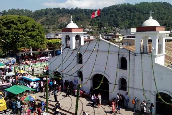 Vecinos de El Tejar, Chimaltenango, celebran su feria titular. (Foto Prensa Libre: Víctor Chamalé)