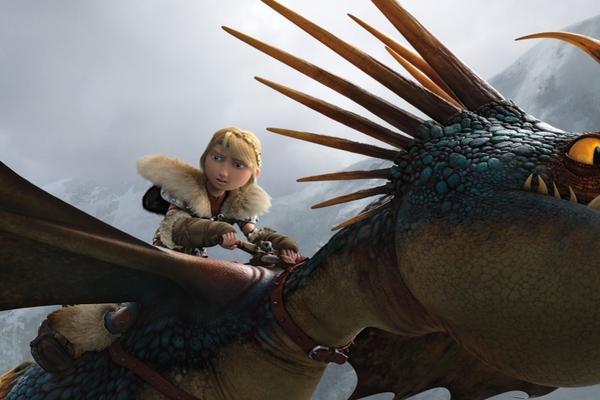 Ástrid (América Ferrera) participa asiduamente en el nuevo deporte de moda: las carreras de dragones.