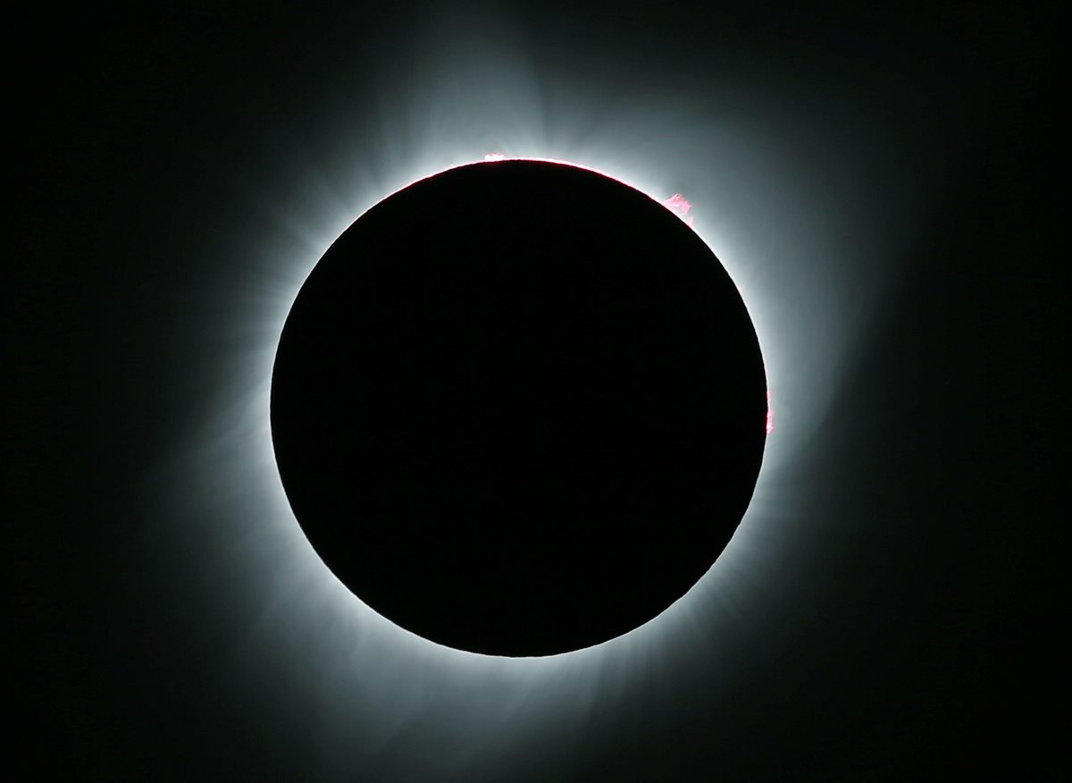 El eclipse total de sol se observó de costa a costa en Estados Unidos este 21 de agosto (Foto Prensa Libre: AFP)