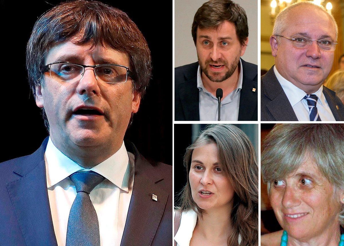 Puigdemont y cuatro de sus funcionarios podrían ser capturados en Bélgica. (Foto Prensa Libre: EFE)
