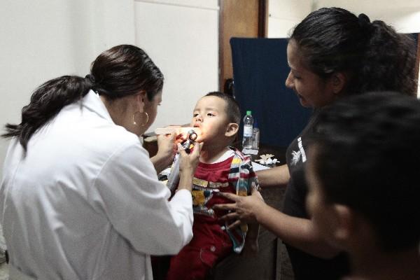 Cinco unidades móviles con equipo de punta son presentadas en la Feria de la Salud.
