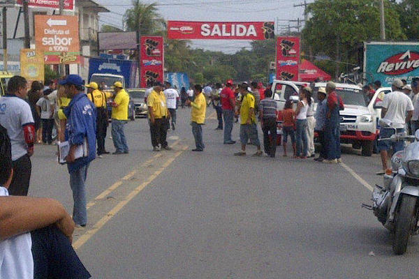 Salida de Puerto Barrios. (Foto Prensa Libre: Eduardo González)