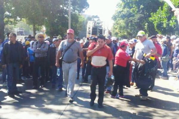 Joviel Acevedo dirige las manifestaciones magisteriales en la capital. (Foto Prensa Libre: Álex Rojas)<br _mce_bogus="1"/>