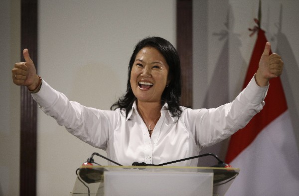  Keiko Fujimori, celebra el triunfo en primera vuelta.(AP).