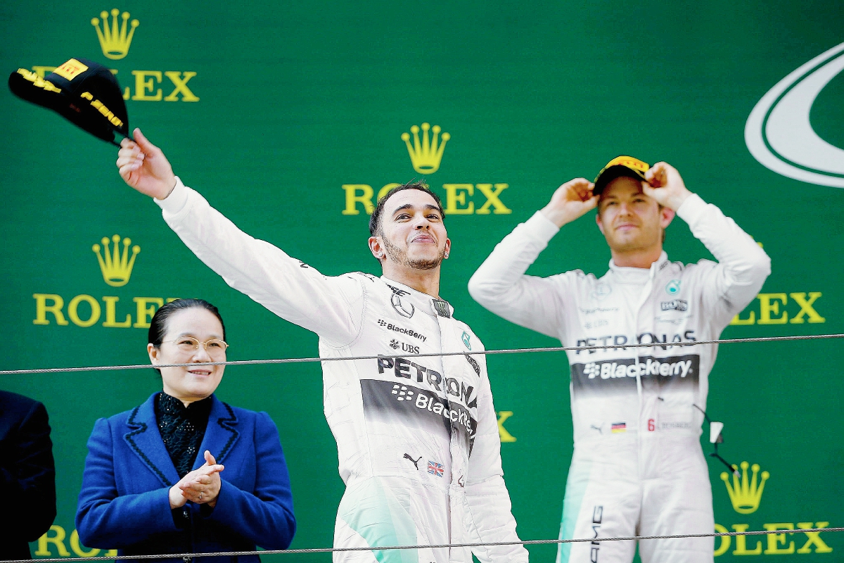 Hamilton salió desde la pole position tras dominar los entrenamientos previos. (Foto Prensa Libre:EFE)