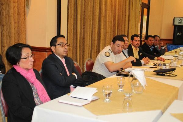 representantes de distintos  sectores de Huehue participan en  reunión, en la que se pidió a autoridades que persigan a responsables de abusos a menores.
